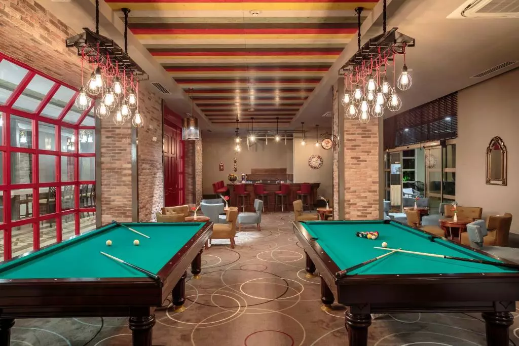 هتل سانیز افس رویال پالاس ریزورت اند اسپا